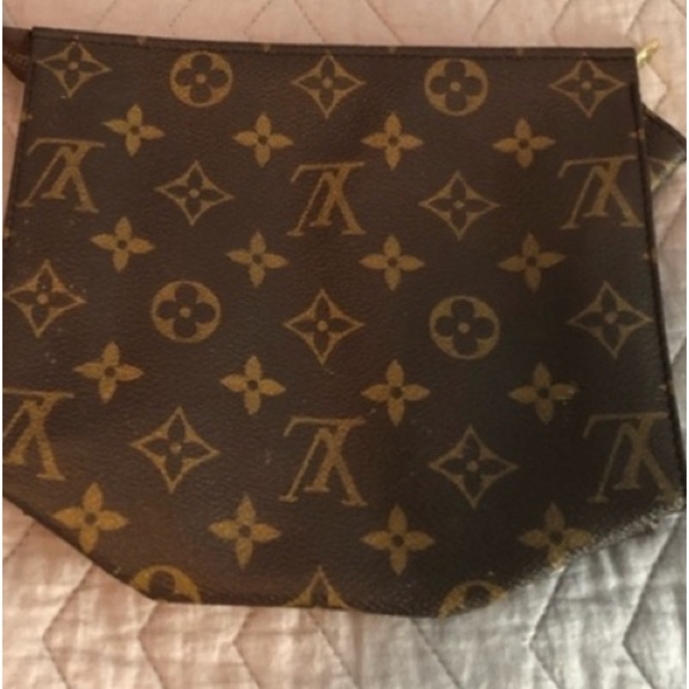 Womens Louis Vuitton make up travel bag med